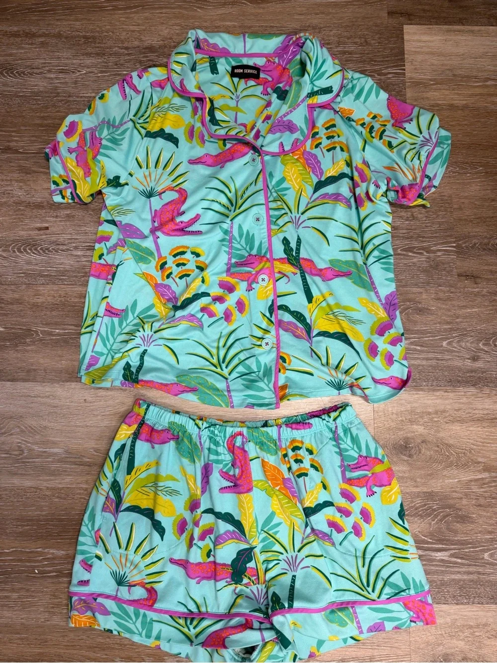 Room Service Women’s Large 2PC Pajama. Set Turquoise Crocodile Cove EUC Cozy - Picture 1 of 9